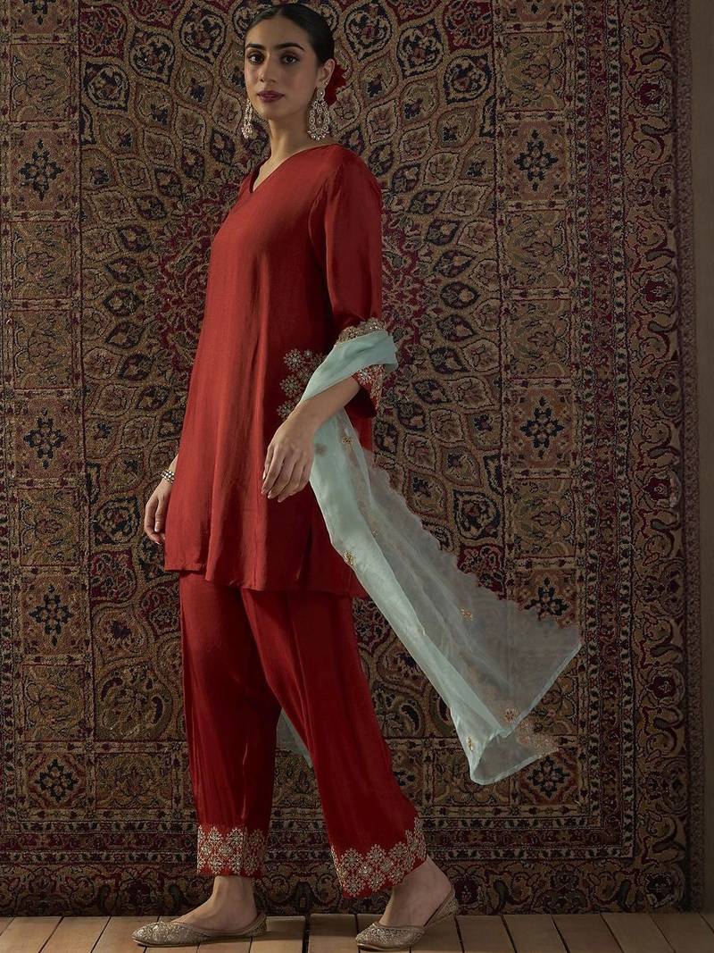 Ethnic Motifs Embroidered Thread Work Kurta With Trousers & Dupatta