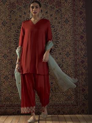 Ethnic Motifs Embroidered Thread Work Kurta With Trousers & Dupatta 4