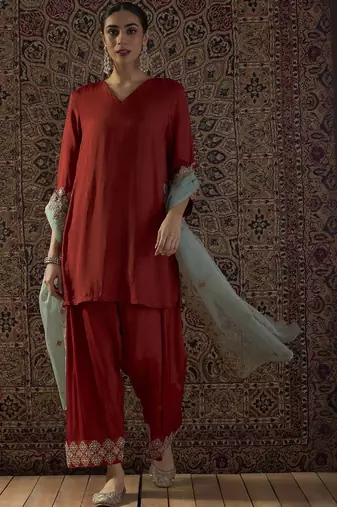 Ethnic Motifs Embroidered Thread Work Kurta With Trousers & Dupatta