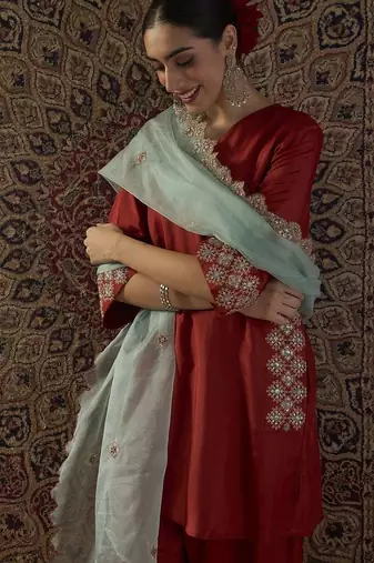Ethnic Motifs Embroidered Thread Work Kurta With Trousers & Dupatta