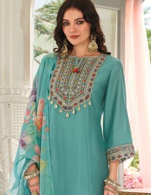 Women Ethnic Motifs Embroidered Kurta with Trousers & Dupatta 2