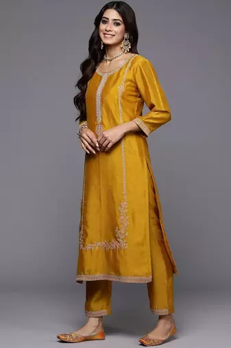 Ethnic Motifs Embroidered Regular Thread Work Kurta With Trouser And Dupatta