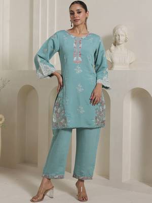 Women Floral Embroidered Kurta with Trousers 1