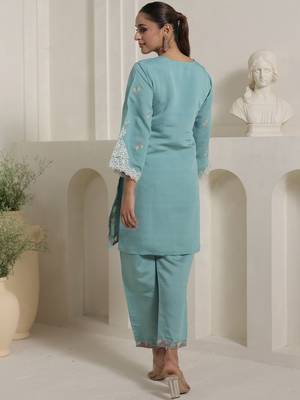 Women Floral Embroidered Kurta with Trousers 4