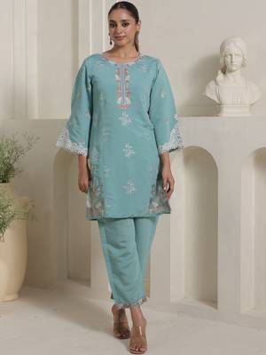 Women Floral Embroidered Kurta with Trousers 5