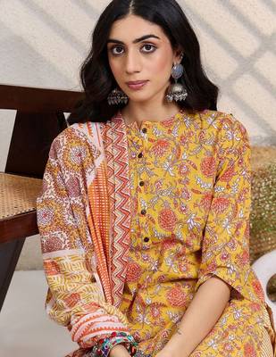 Women Floral Printed Cotton Kurta with Trousers & Dupatta 2