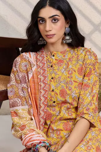 Women Floral Printed Cotton Kurta with Trousers & Dupatta