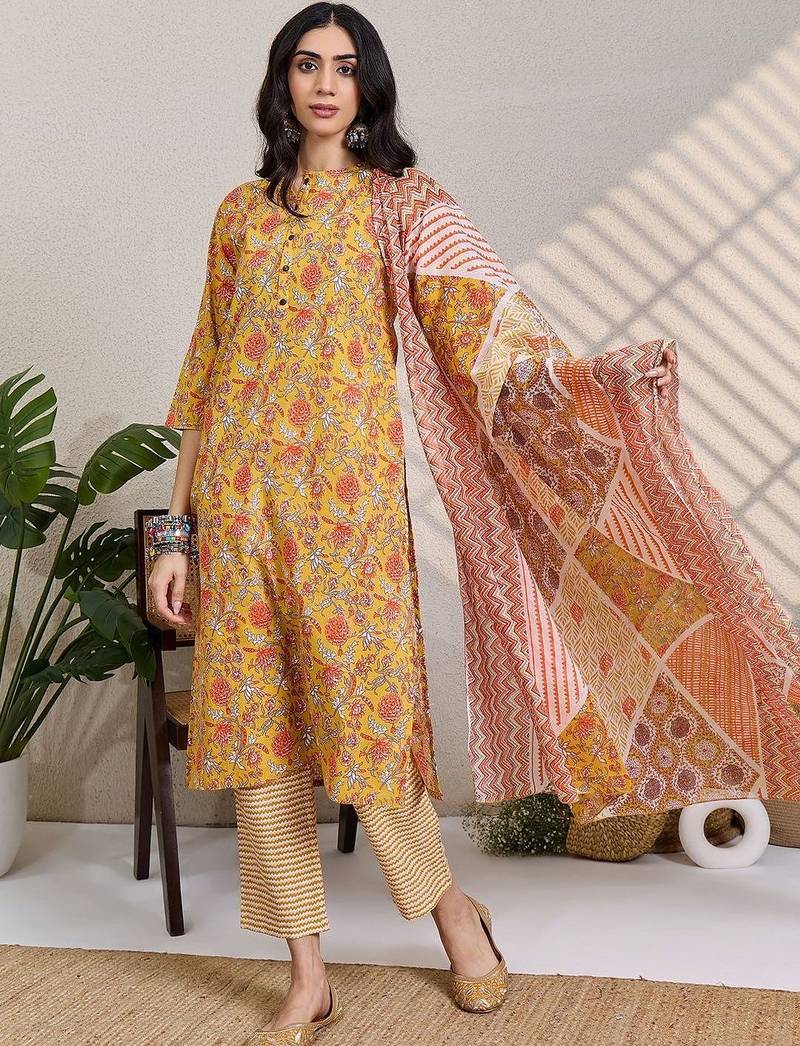 Women Floral Printed Cotton Kurta with Trousers & Dupatta