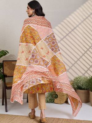 Women Floral Printed Cotton Kurta with Trousers & Dupatta 4