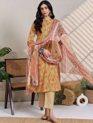 Women Floral Printed Cotton Kurta with Trousers & Dupatta 6