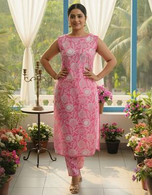 Women Floral Printed Straight Pure Cotton Kurta with Trousers 3