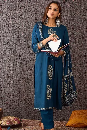 Printed Round Neck Thread Work Pure Cotton Straight Kurta With Trousers & Dupatta