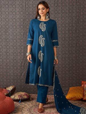 Printed Round Neck Thread Work Pure Cotton Straight Kurta With Trousers & Dupatta 3