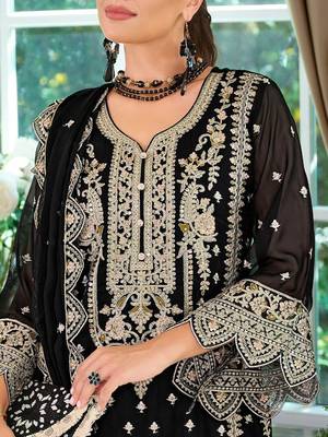 Ethnic Motifs Embroidered V-Neck Straight Kurta With Trousers & Dupatta 3