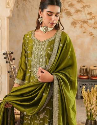 Ethnic Motifs Embroidered Regular Sequinned Kurta with Trousers & Dupatta 2