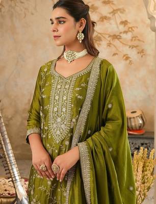 Ethnic Motifs Embroidered Regular Sequinned Kurta with Trousers & Dupatta 3