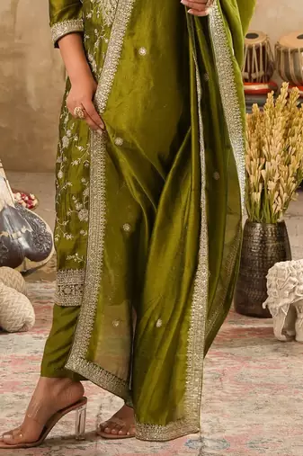 Ethnic Motifs Embroidered Regular Sequinned Kurta with Trousers & Dupatta