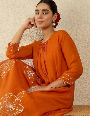 Women Floral Embroidered Regular Gotta Patti Kurta with Trousers 2