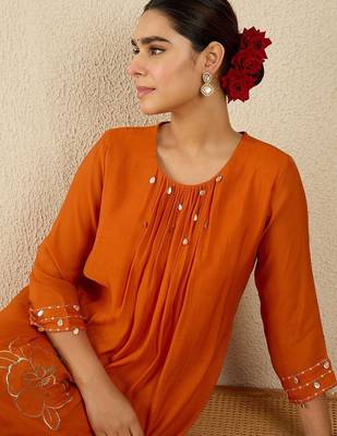 Women Floral Embroidered Regular Gotta Patti Kurta with Trousers 3