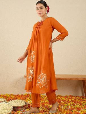 Women Floral Embroidered Regular Gotta Patti Kurta with Trousers 4