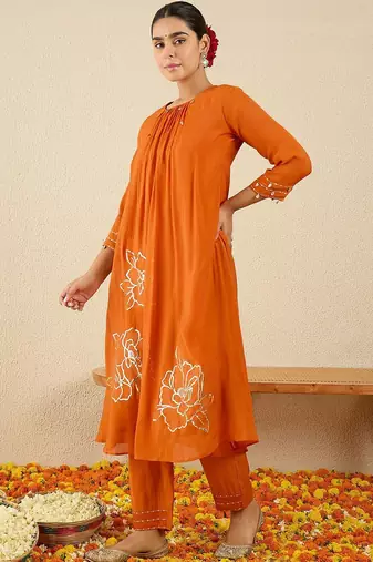 Women Floral Embroidered Regular Gotta Patti Kurta with Trousers