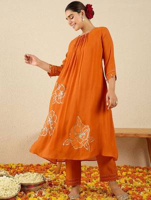 Women Floral Embroidered Regular Gotta Patti Kurta with Trousers 6