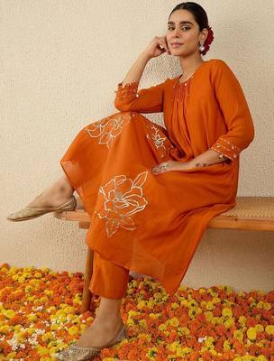 Women Floral Embroidered Regular Gotta Patti Kurta with Trousers 7