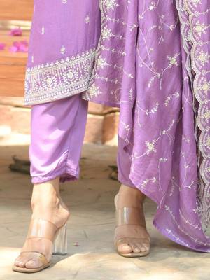 Women Floral Embroidered Regular Thread Work Kurta with Trousers & Dupatta 7