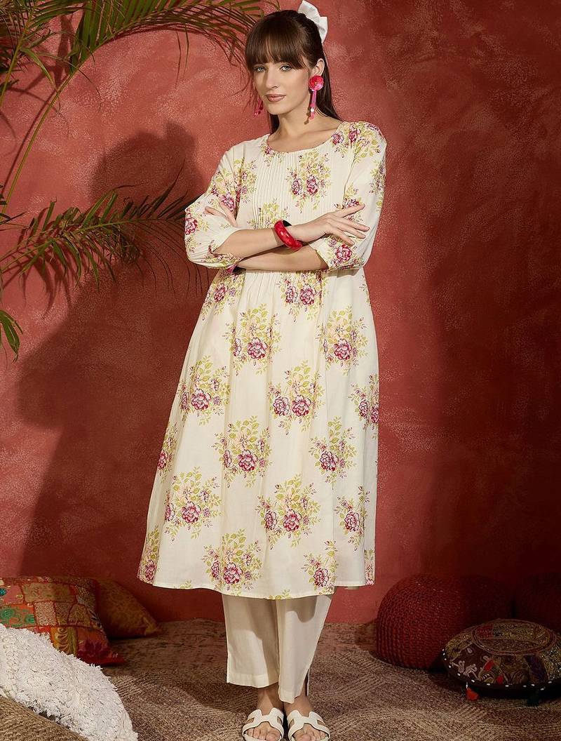 Women Floral Printed Cotton Kurta with Trousers