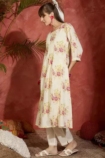 Women Floral Printed Cotton Kurta with Trousers