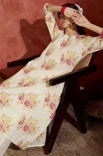 Women Floral Printed Cotton Kurta with Trousers