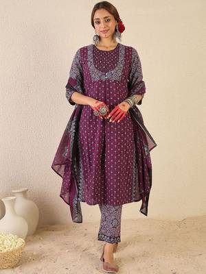 Women Ethnic Motifs Printed Pure Cotton Kurta with Trousers & Dupatta Kurta Sets 6
