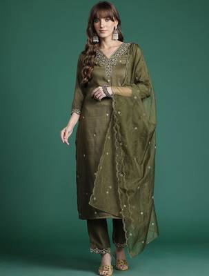 Ethnic Motifs Embroidered Kurta with Trousers & Dupatta 5