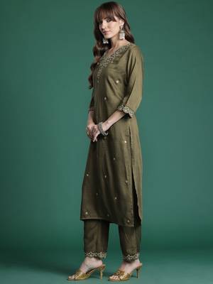 Ethnic Motifs Embroidered Kurta with Trousers & Dupatta 6