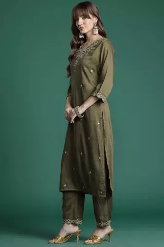 Ethnic Motifs Embroidered Kurta with Trousers & Dupatta