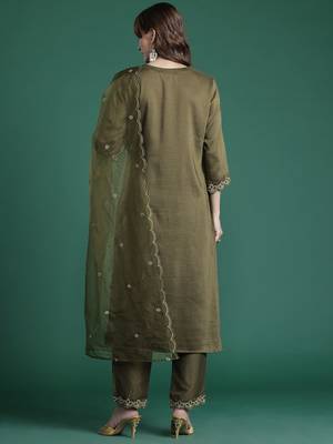 Ethnic Motifs Embroidered Kurta with Trousers & Dupatta 7