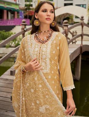Floral Embroidered Round Neck Thread Work Organza Kurta With Trousers & Dupatta 2
