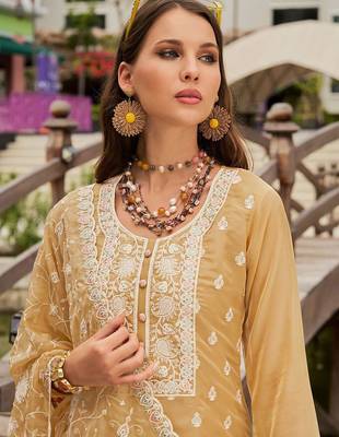 Floral Embroidered Round Neck Thread Work Organza Kurta With Trousers & Dupatta 3