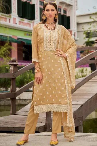 Floral Embroidered Round Neck Thread Work Organza Kurta With Trousers & Dupatta