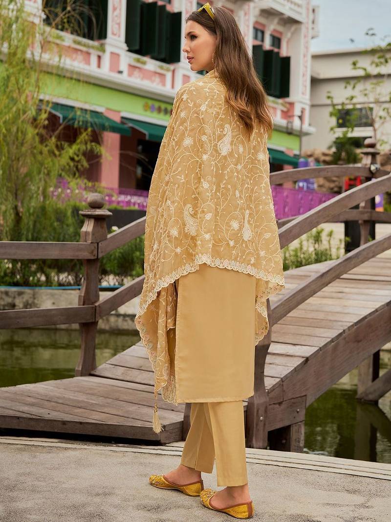 Floral Embroidered Round Neck Thread Work Organza Kurta With Trousers & Dupatta
