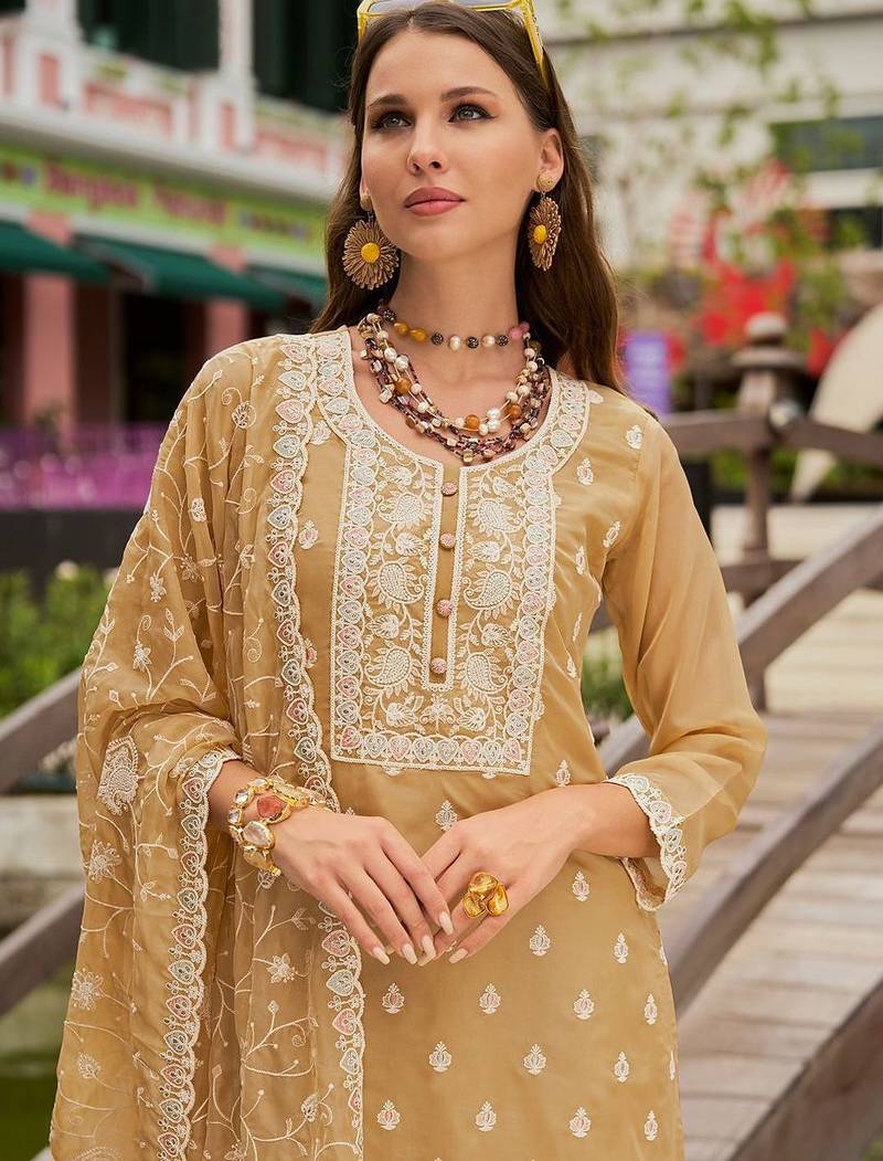 Floral Embroidered Round Neck Thread Work Organza Kurta With Trousers & Dupatta