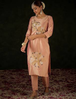 Women Floral Embroidered Regular Thread Work Kurta with Trousers 1