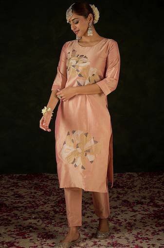 Women Floral Embroidered Regular Thread Work Kurta with Trousers