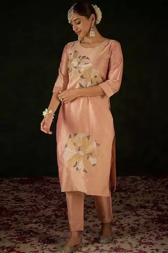 Women Floral Embroidered Regular Thread Work Kurta with Trousers