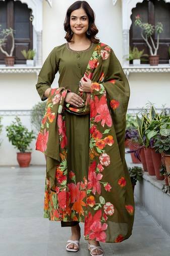 Women Floral Panelled Thread Work Pure Cotton Kurta with Trousers & With Dupatta