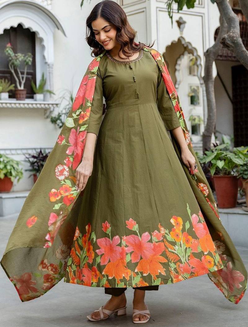 Women Floral Panelled Thread Work Pure Cotton Kurta with Trousers & With Dupatta