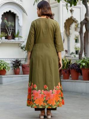 Women Floral Panelled Thread Work Pure Cotton Kurta with Trousers & With Dupatta 3