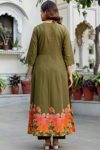 Women Floral Panelled Thread Work Pure Cotton Kurta with Trousers & With Dupatta