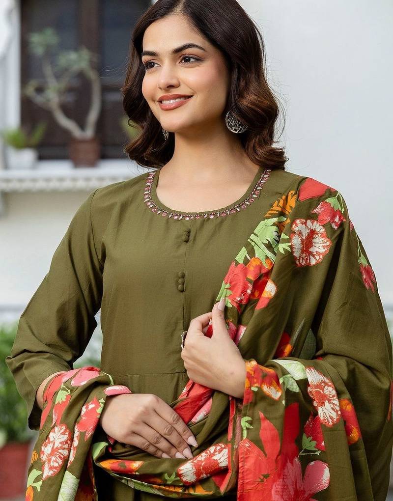 Women Floral Panelled Thread Work Pure Cotton Kurta with Trousers & With Dupatta