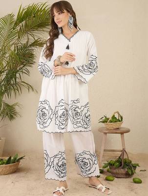 Women Floral Printed Pleated Thread Work Pure Cotton Kurta with Trousers 6